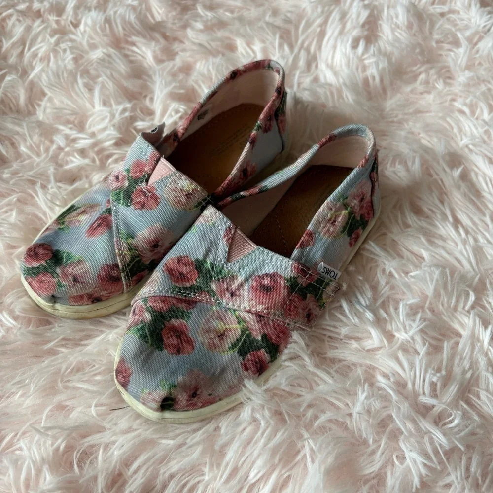 Tom’s Floral Slip-On Shoes Sz 11 Pink Kids Shoes